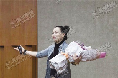 越剧徐派小生黄燕舞走进温大。